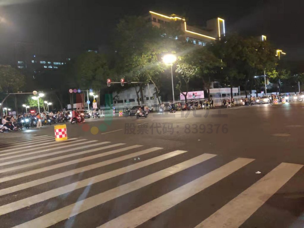 图23 路口高峰时段交通秩序良好（优化后）